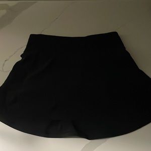 Lulu lemon tennis/golf skirt black side pleat size 2